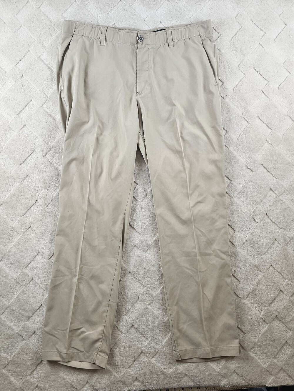 Under Armour Performance Chino Pants mens 40x32 Beige Golf Preppy Casual
